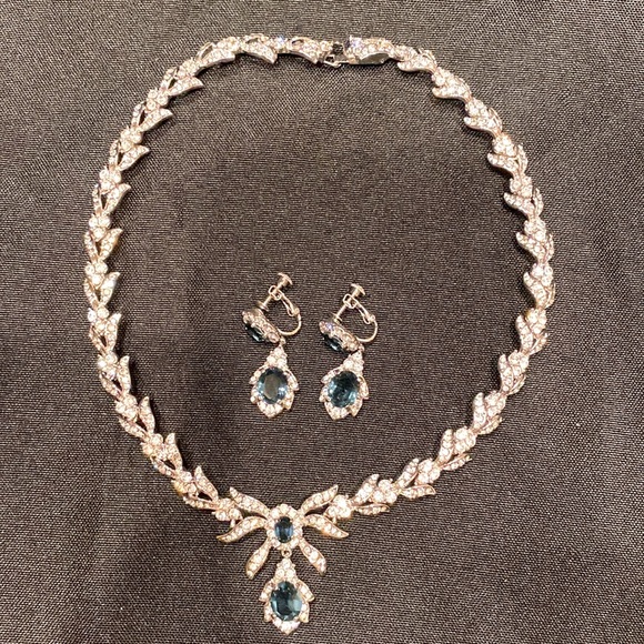A Set of Absolutely Stunning Simulated Diamond & Sapphire Necklace & Earrings - Picture 6 of 15